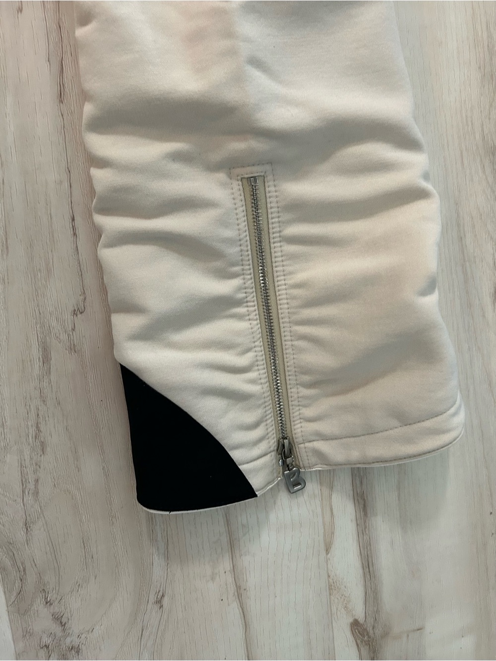 Vintage Bogner Women’s Ski Pants Size 4
Ivory Wool Blend Stirrup Zip Hem Après - Picture 15 of 16
